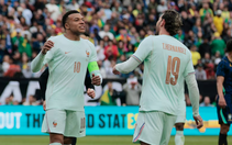 Mbappe truyền cảm hứng cho Pháp đá bại Brazil dù chơi thiếu người