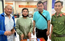 Công an hỗ trợ, hành khách nhận lại được túi xách có tài sản hơn 3 tỉ đồng để quên trên taxi