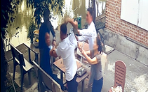 Vợ chồng chủ quán bị đánh bầm tím khi mời rượu khách