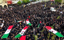 Hàng ngàn người Iran tham dự tang lễ 168 nữ sinh thiệt mạng sau vụ không kích trường học