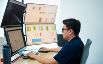VN-Index gây bất ngờ cuối phiên, chuyên gia khuyên 'chưa nên vội bắt đáy'