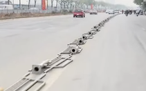 Tháo dỡ rào chắn phân làn trên đường Võ Chí Công, lãnh đạo Sở Xây dựng Hà Nội nói gì?