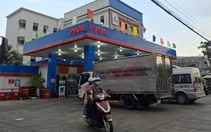 Giá xăng dầu vọt lên, nhà xe nói 'không kham nổi', rục rịch tăng cước phí