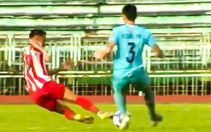 Bùi Xuân Quý lãnh thẻ đỏ vì 'ăn chân' cầu thủ Xuân Thiện Phú Thọ
