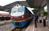 Đường sắt tăng giá vé lên 10%; Doanh nghiệp hàng không lo tương lai bay lỗ