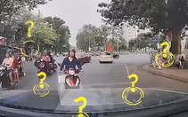 Tài xế hoang mang khi bị cô gái bỗng dưng "đâm" vào đầu xe