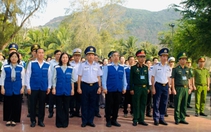 Đoàn đại biểu TP.HCM dâng hương tri ân anh hùng liệt sĩ tại Côn Đảo