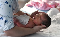 Tin tức sáng 14-4: Đề xuất người hưởng án treo và đang thời gian thử thách không được nhận con nuôi