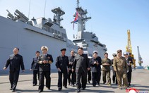 Ông Kim Jong Un giám sát phóng tên lửa từ tàu chiến, nhấn mạnh răn đe hạt nhân 'không giới hạn'