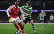 Arsenal vượt qua tứ kết Champions League một cách nhàm chán