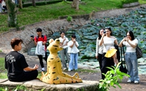 Cơn sốt checkin với tượng động vật ở Thảo cầm viên Sài Gòn