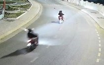Phóng xe vun vút, 'múa' dao phóng lợn trên đường, ba thanh niên bị triệu tập