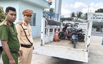 Cảnh sát bất ngờ kiểm tra, phát hiện nhiều xe đạp điện của học sinh được 'độ' để thể hiện 'số má'