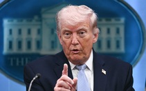 Ông Trump khẳng định 'Mỹ chiến thắng', muốn thu phí eo biển Hormuz và lấy dầu của Iran
