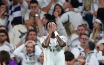 Vinicius bị người hâm mộ Real Madrid la ó phản đối