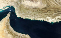 Hé lộ mức phí Iran dự tính thu với mỗi thùng dầu đi qua Hormuz