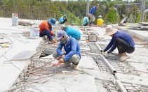 Công nhân thi công xuyên lễ trên công trường cao tốc Cao Lãnh - An Hữu