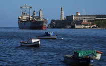 Tàu viện trợ cập cảng Havana, Cuba khẳng định 'không đơn độc' giữa vòng phong tỏa