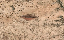 ‘Đôi môi khổng lồ’ giữa sa mạc Sudan gây sốt trên Google Earth