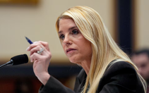 Cựu Bộ trưởng Tư pháp Mỹ Pam Bondi mắc ung thư tuyến giáp