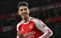 Chờ Arsenal hoàn tất lịch sử
