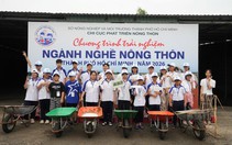Hàng trăm học sinh TP.HCM háo hức làm diêm dân