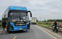 Xe khách va chạm 3 xe máy trên đường tránh ở Sóc Trăng, 2 người chết, 2 người bị thương
