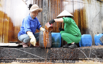 Hiện trường bể chứa mật mía bị thủng sau cơn dông