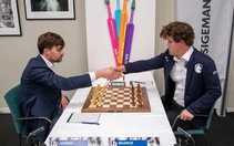 Xuất hiện kỳ thủ đánh thắng Carlsen sau gần 1 năm