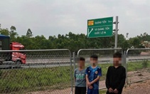 Liều lĩnh nhảy, nằm trên mặt đường cao tốc, nhóm học sinh bị công an xử lý