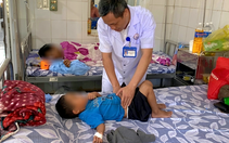 Phát hiện 2 loại vi khuẩn gây ngộ độc trong mẫu bánh mì khiến 64 người nhập viện