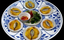 Thơm ngon bánh khoái cá kình, chợ Chuồn anh nhớ mối tình đôi ta