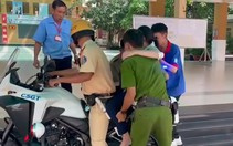 Nữ sinh gặp tai nạn trên đường đi thi, được CSGT TP.HCM chở đến điểm thi kịp giờ
