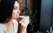 Uống cà phê lúc bụng đói buổi sáng sớm tác động thế nào đến cơ thể?