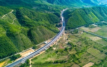 Diện mạo cao tốc La Sơn - Hòa Liên 4 làn xe gần đến ngày về đích