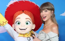 Taylor Swift lập kỷ lục mới nhờ nhạc phim Toy Story 5