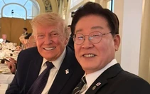 Ông Trump tặng bút, hẹn chơi golf với Tổng thống Hàn Quốc
