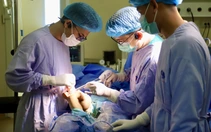 Phát hiện ung thư xương từ triệu chứng sưng đau khớp gối