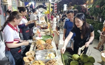 Đến Bến Ninh Kiều ăn tiệc buffet trái cây và bánh dân gian miễn phí