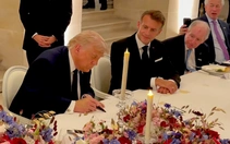 Ông Trump ký thỏa thuận với Iran ngay trên bàn tiệc Cung điện Versailles