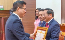 Nguyên Chủ tịch UBND tỉnh Kon Tum Lê Ngọc Tuấn được trao Huân chương Lao động hạng nhất