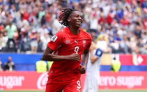 Tiền vệ 20 tuổi của Thụy Sĩ lập kỷ lục World Cup