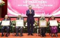 Ban Tổ chức Trung ương hướng dẫn mới về tặng Huy hiệu Đảng