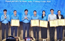 Tổng liên đoàn Lao động Việt Nam trao tặng bằng khen cho Báo Tuổi Trẻ