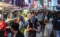 Ngày càng nhiều người trẻ Hàn Quốc về nhà làm 'con cái toàn thời gian'