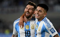 Đàn em Messi có pha xử lý khiến Ronaldo bị chê cười