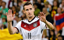 Huyền thoại Klose phản ứng ra sao sau khi Messi phá kỷ lục World Cup?