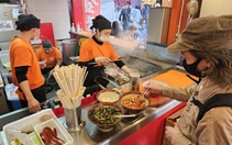 Người Việt 'giữ lửa' bếp Nhật