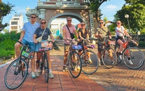 Ngôi làng hơn 1.000 năm tuổi cách phố cổ Hà Nội 3km khiến khách Tây mê như điếu đổ