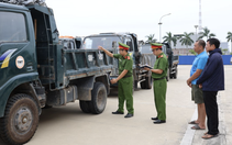 Khởi tố hai người đàn ông đổ hơn 177 tấn chất thải ra môi trường ở Ninh Bình
